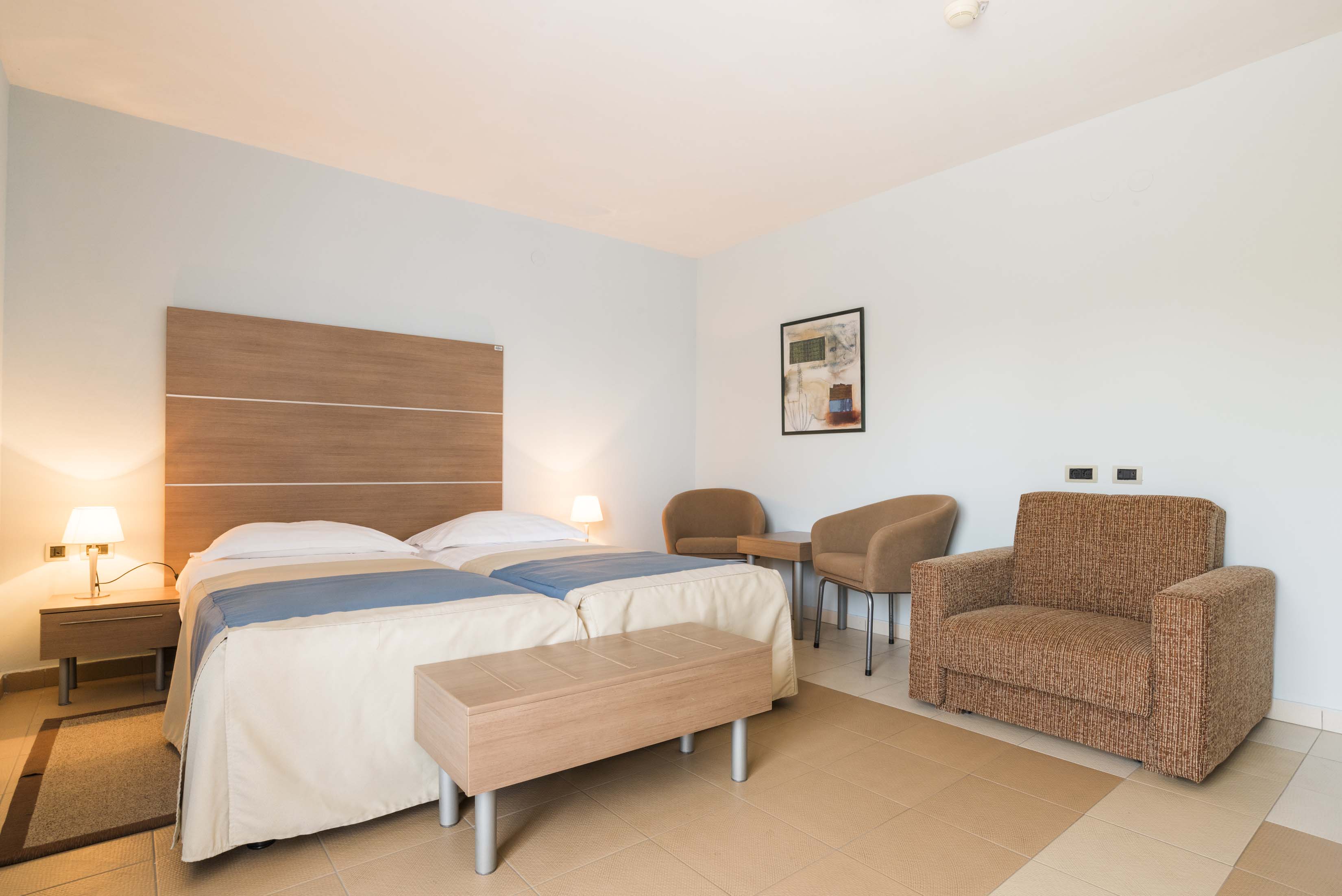 Residence_Sol_Garden_Istra_for_Plava_Laguna_Superior_Family_room_balcony_park-side_S4BPD_5